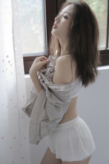 她在洗碗我在后面老扒